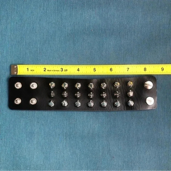 Black Leather Punk Goth Rock Triple Spike Metal Stud Snap Cuff Bracelet NWT - Picture 3 of 4